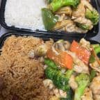 Best Double Delight with Garlic Sauce (Dinner)晚-鱼香鸡虾 in Levittown, NY